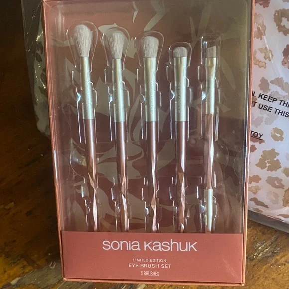 Bundle Sonia Kashuk make up bag and Eye Brush Set - Gold and Cream - Picture 3 of 7